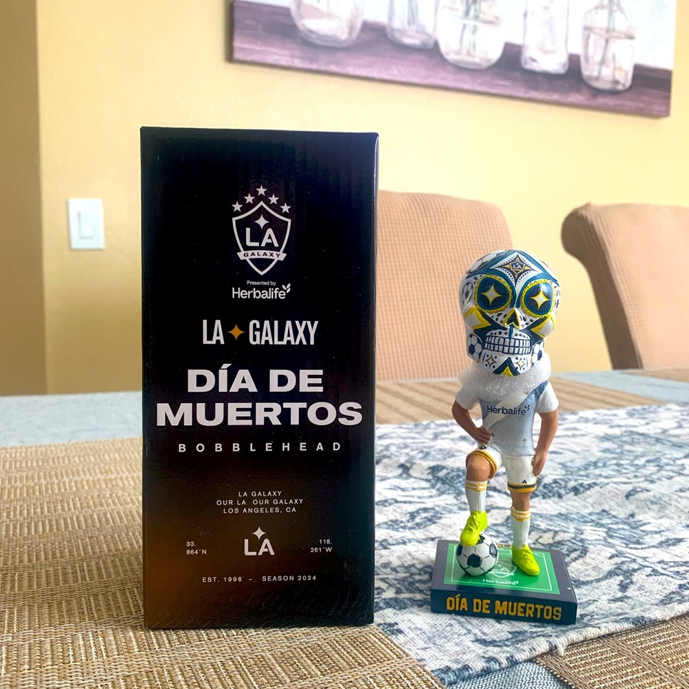 LA GALAXY DIA DE LOS MUERTOS BOBBLEHEAD 2024